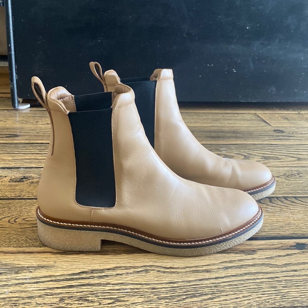 Everlane Chelsea boot